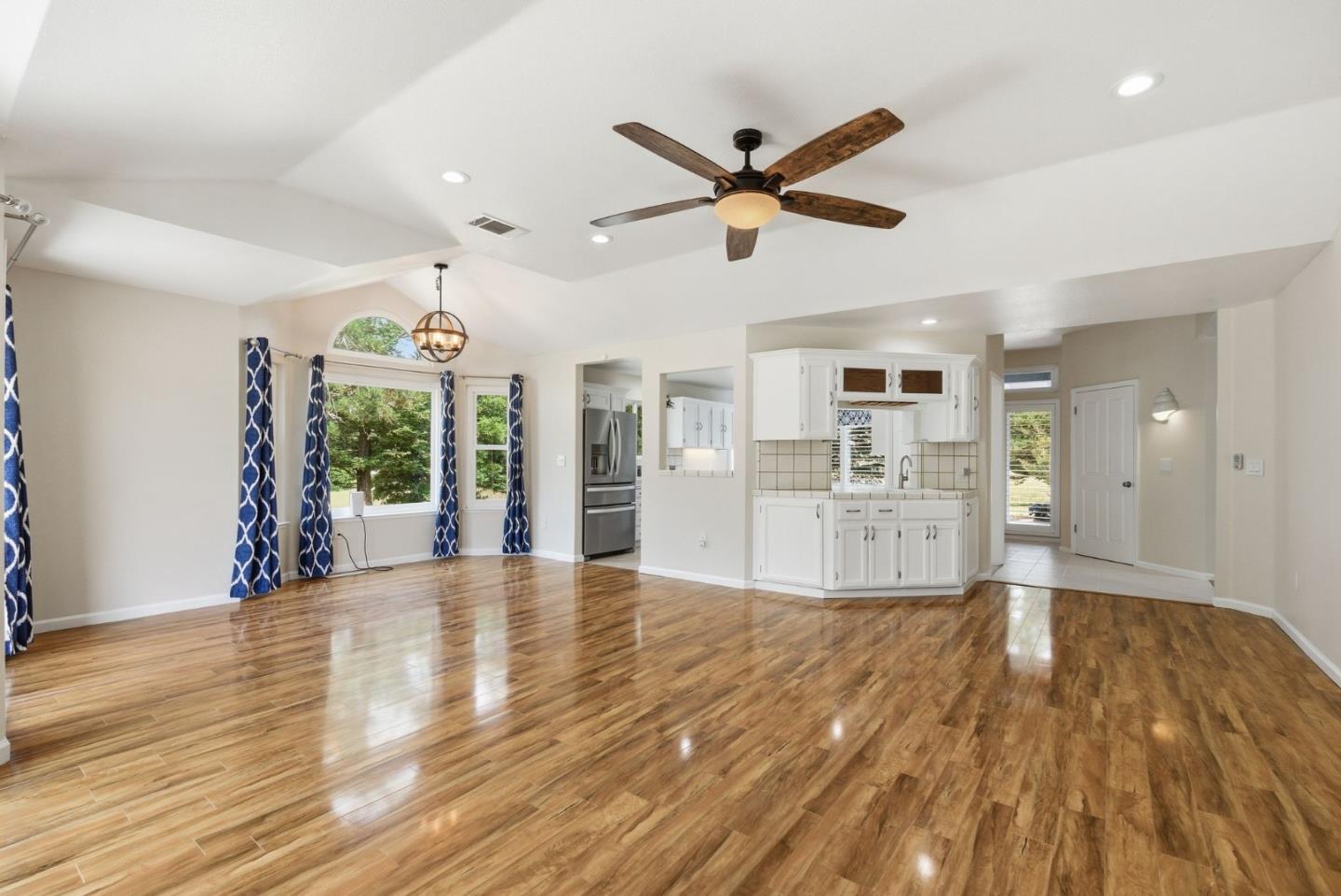1584 Rocks Road