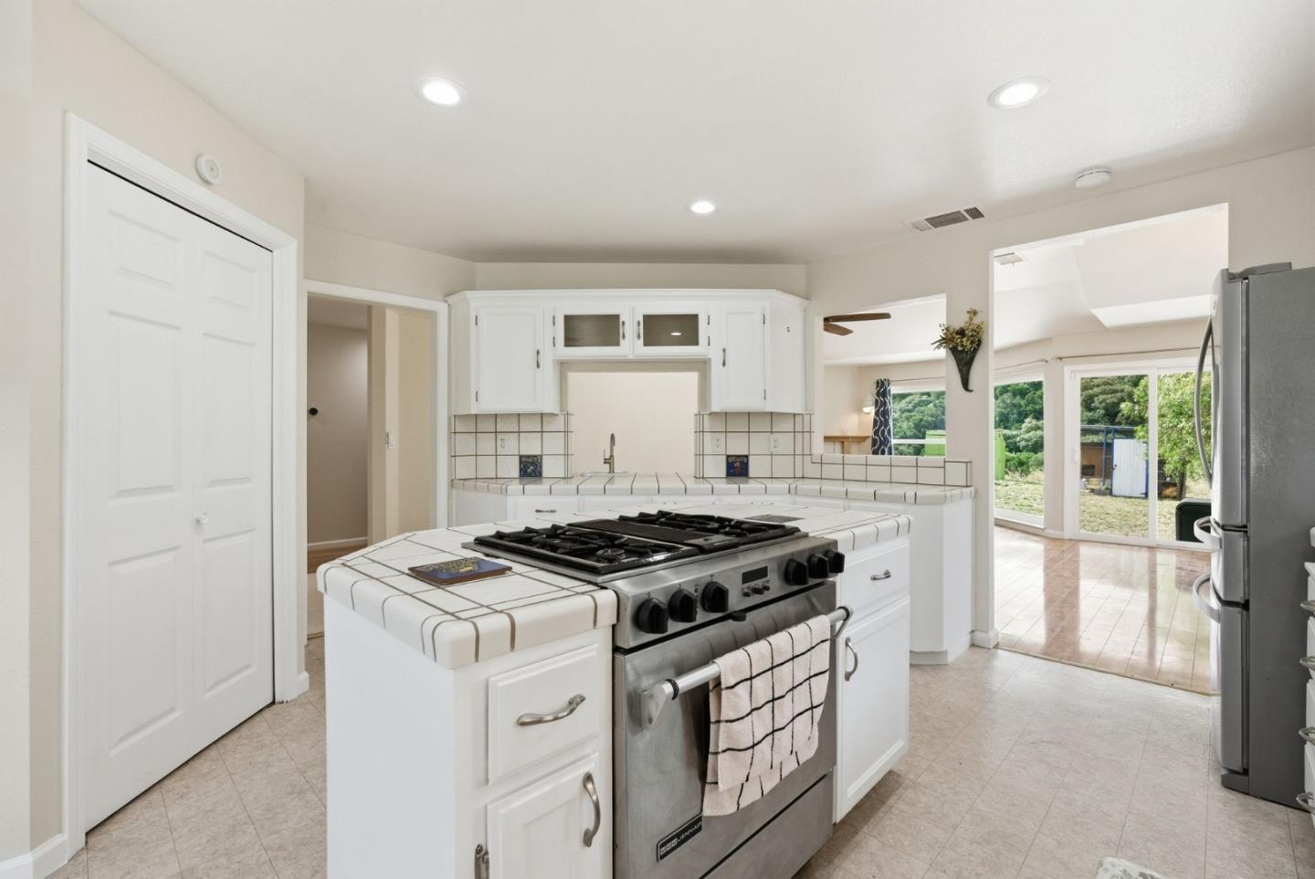 1584 Rocks Road