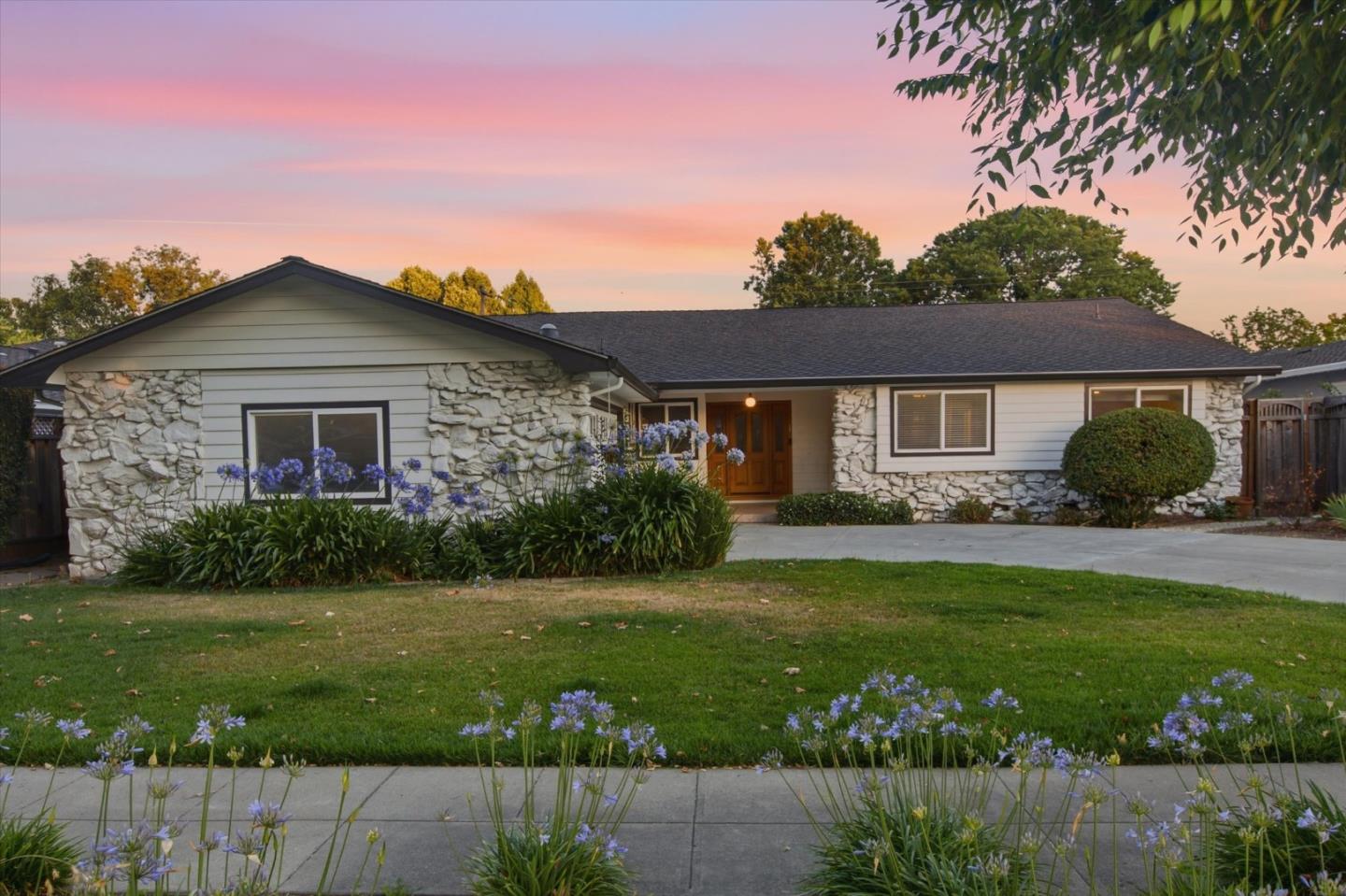 1274 Norval Way
