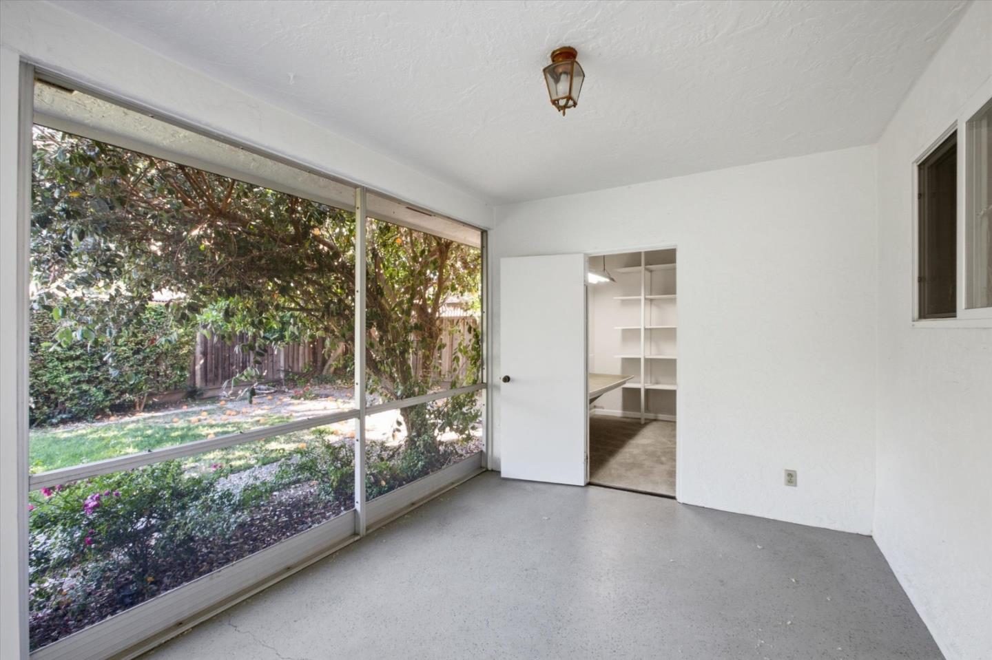 1274 Norval Way