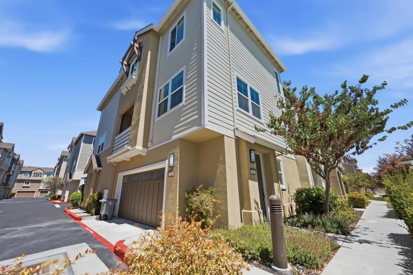156 Lewis LN