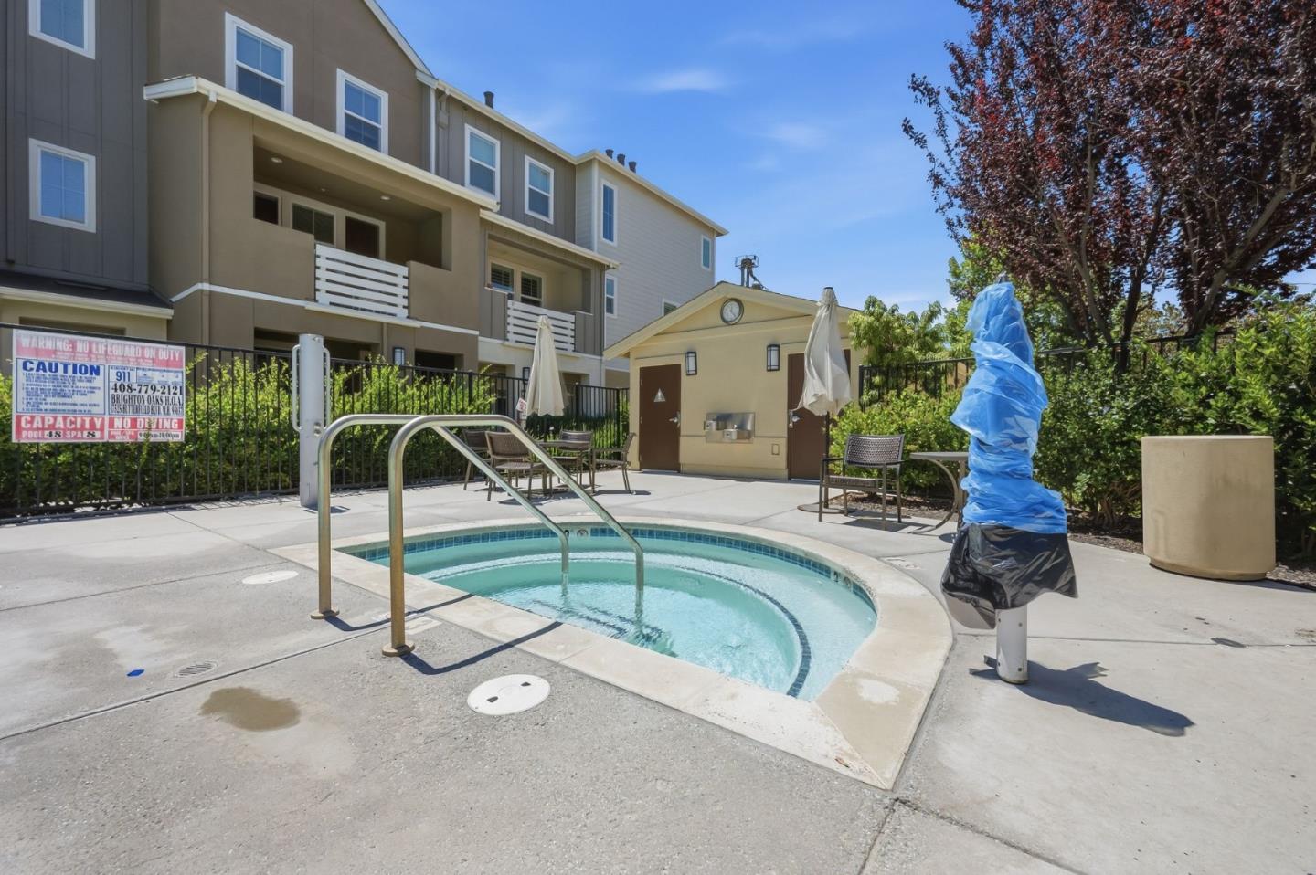 156 Lewis LN