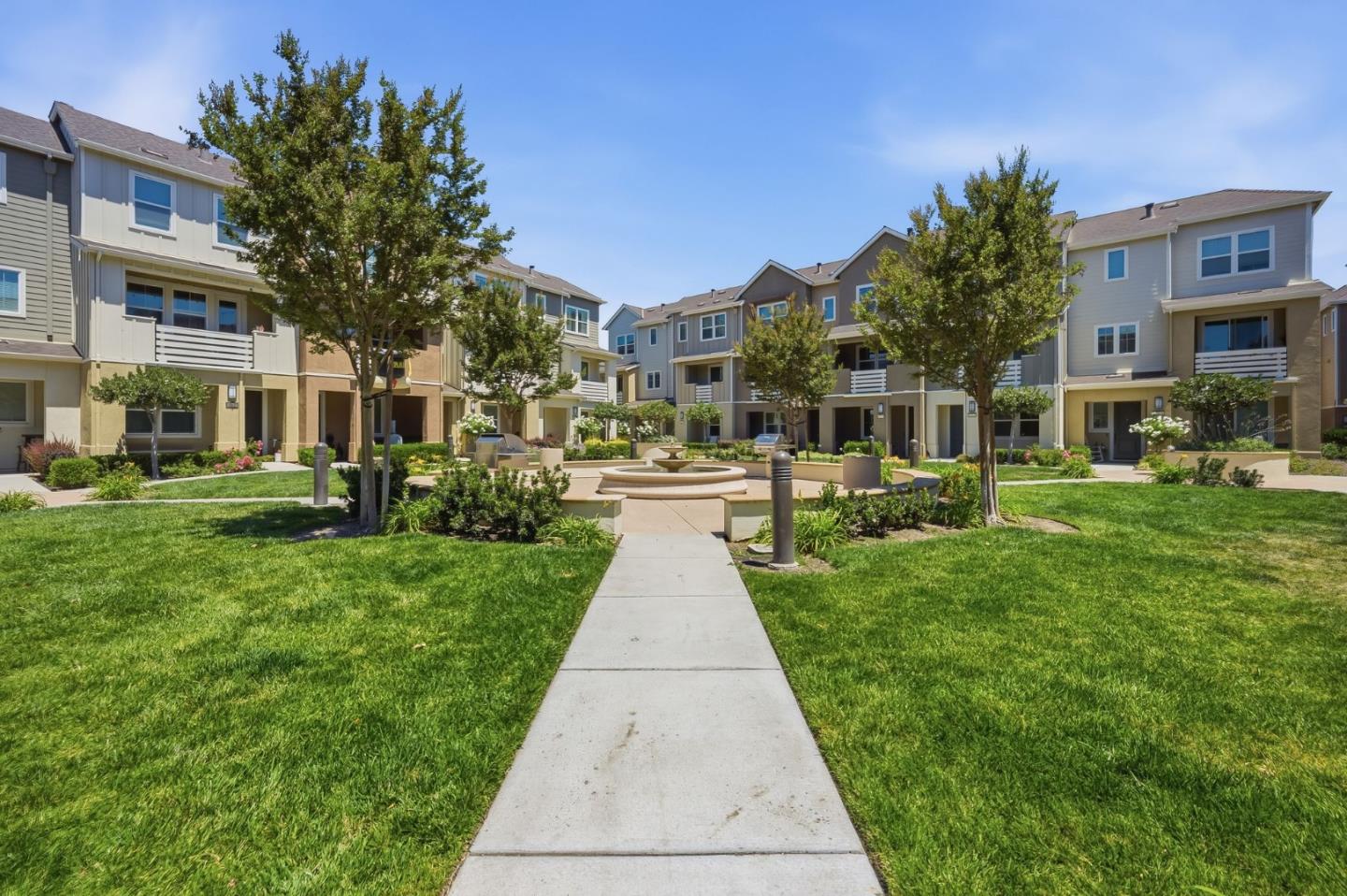 156 Lewis LN