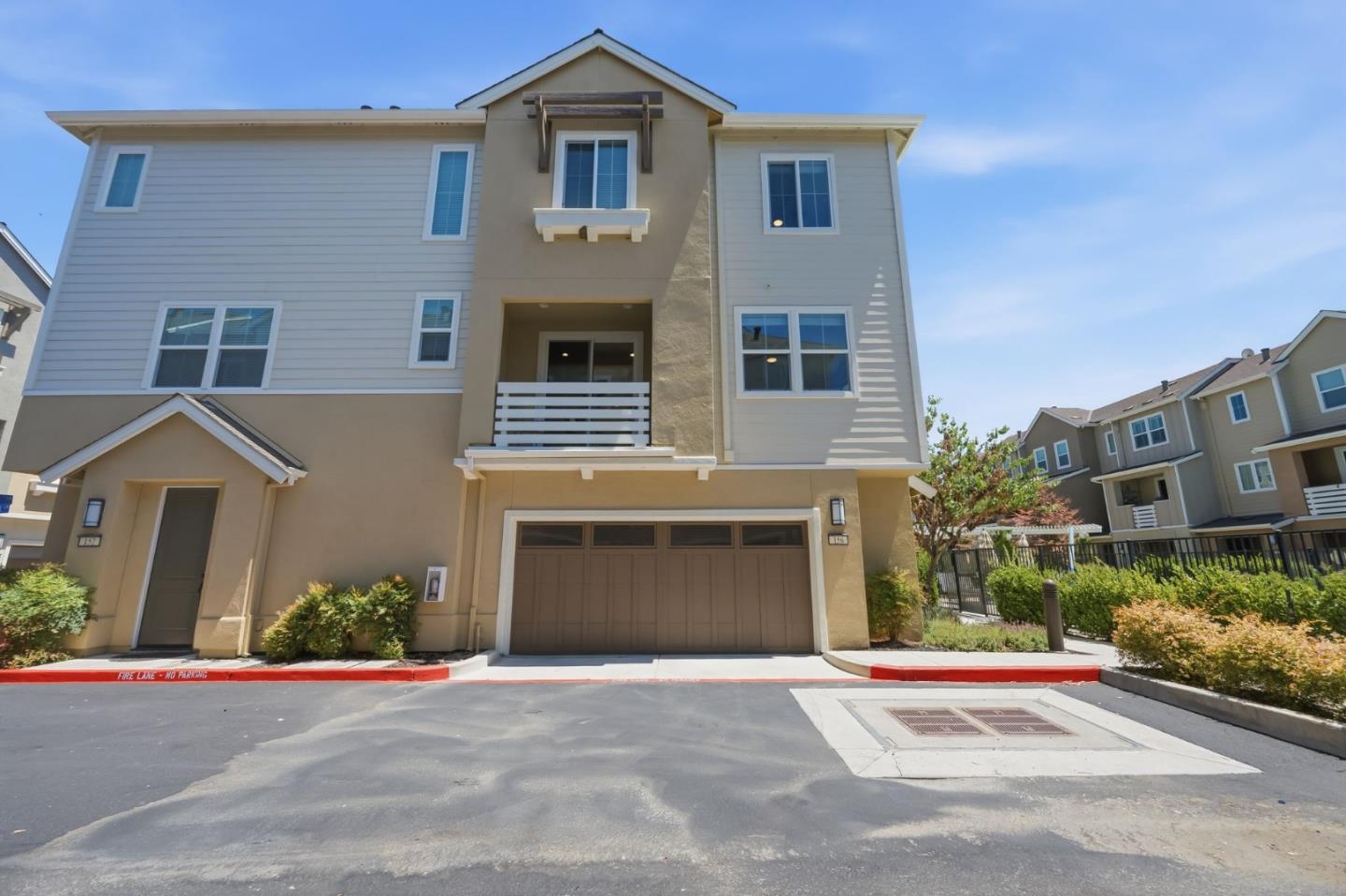 156 Lewis LN