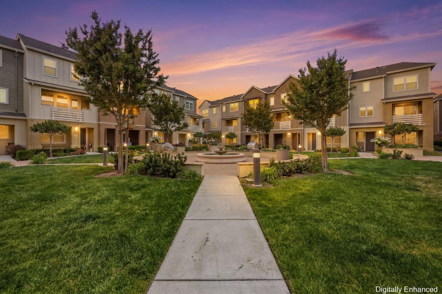 156 Lewis LN