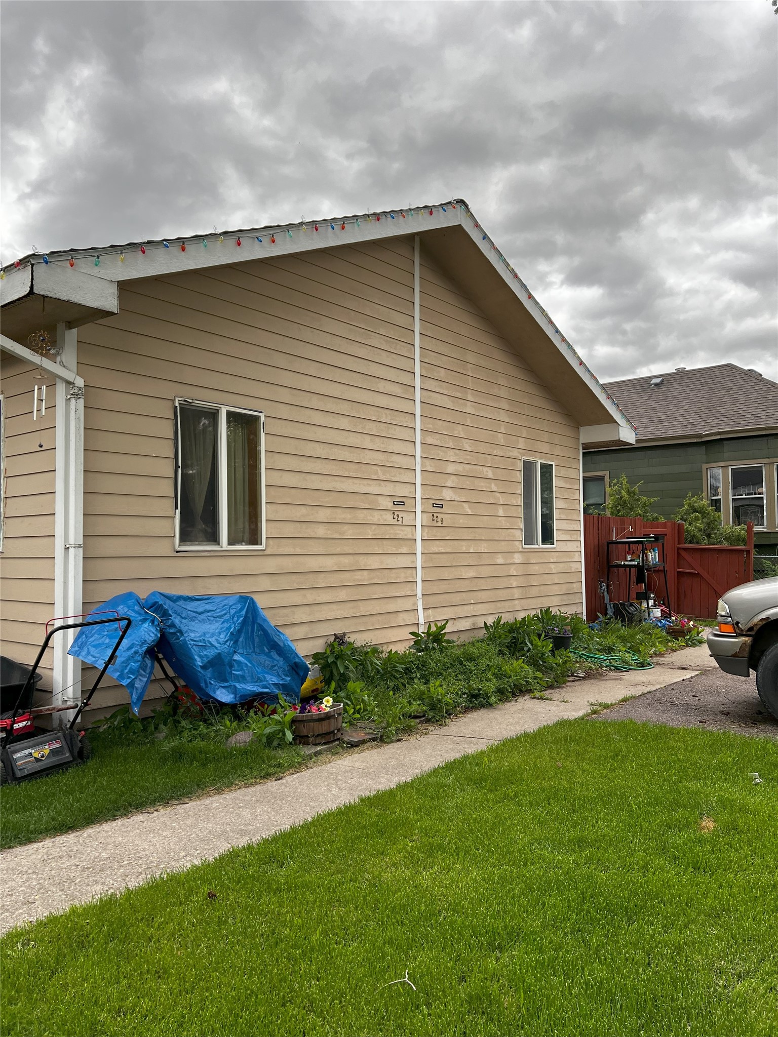 227 & 229 3rd Avenue W