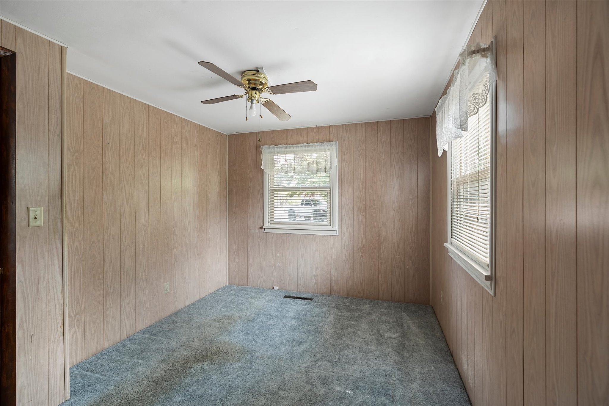 1506 4th Avenue W