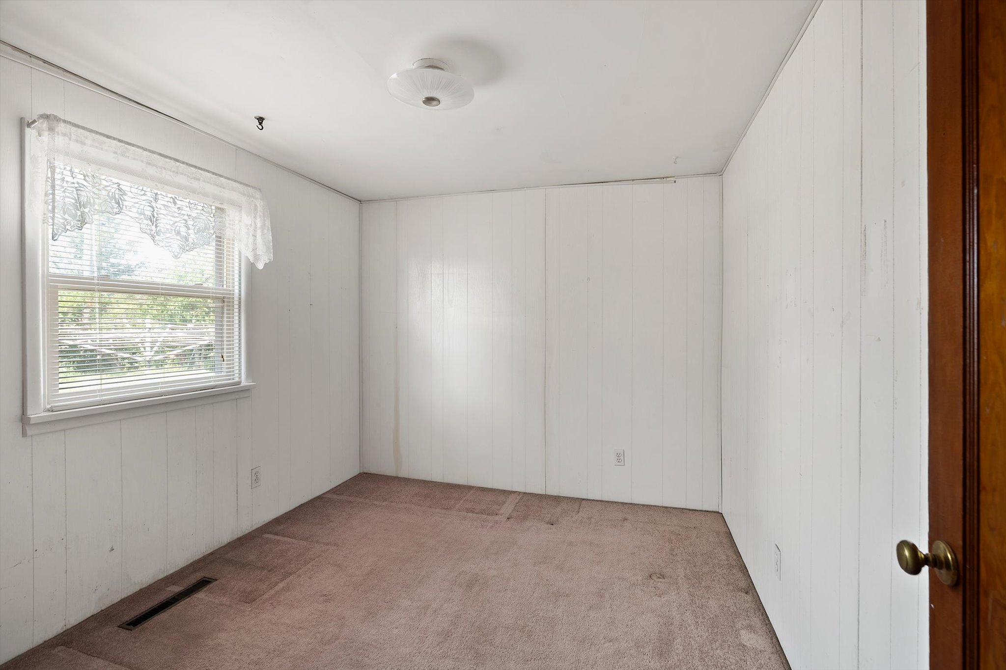 1506 4th Avenue W
