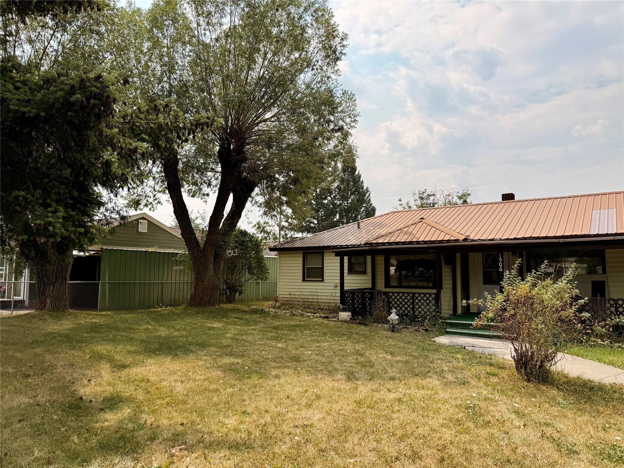 1506 4th Avenue W