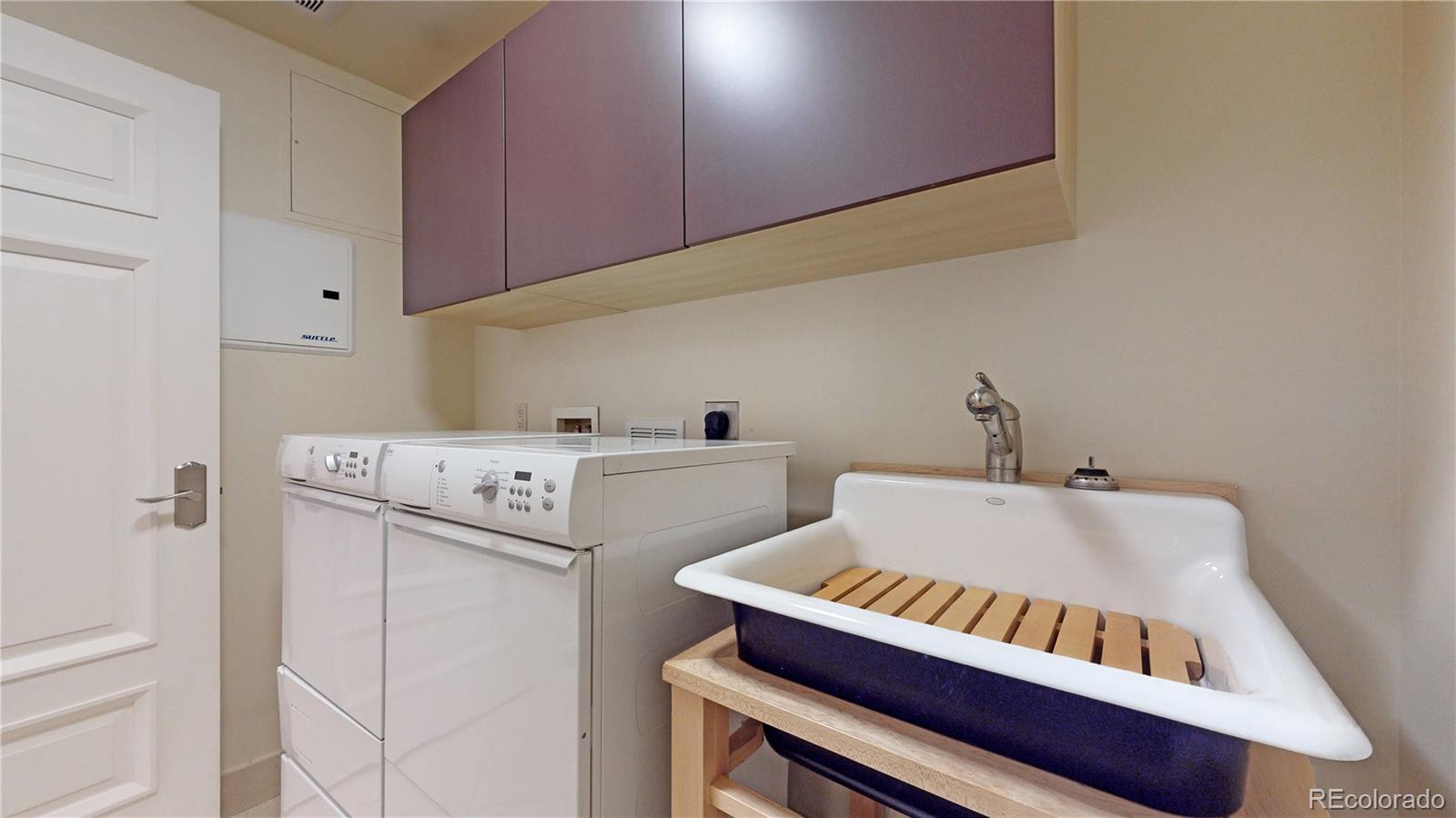 1891 Curtis Street Unit: 1613a