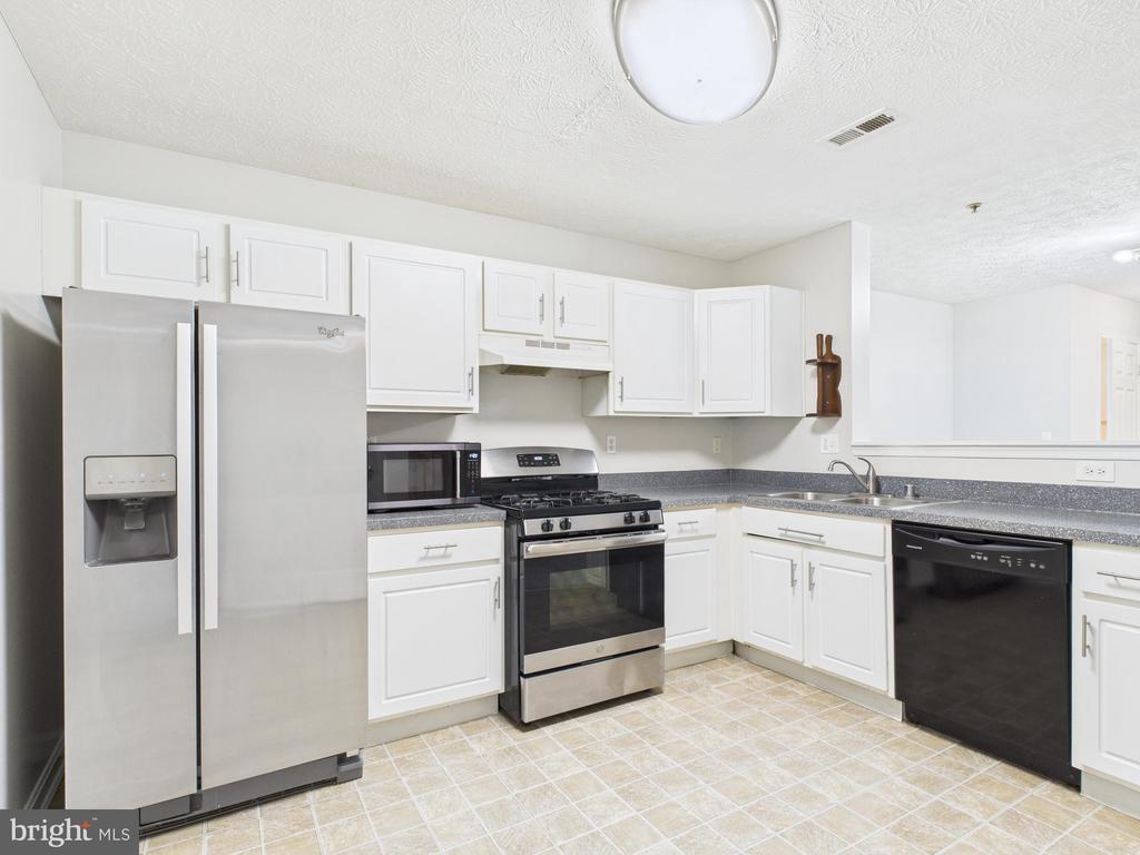 8067 BROOKSTONE COURT 100
