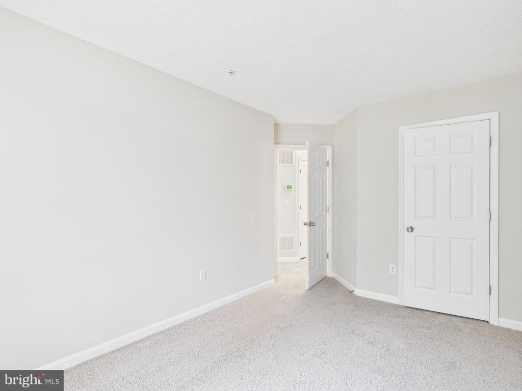 8067 BROOKSTONE COURT 100
