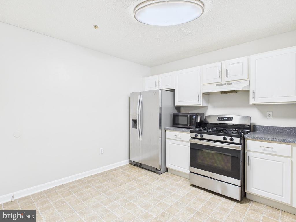 8067 BROOKSTONE COURT 100
