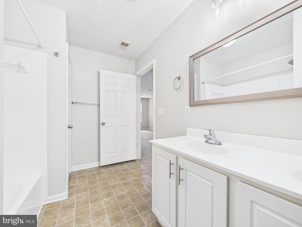 8067 BROOKSTONE COURT 100