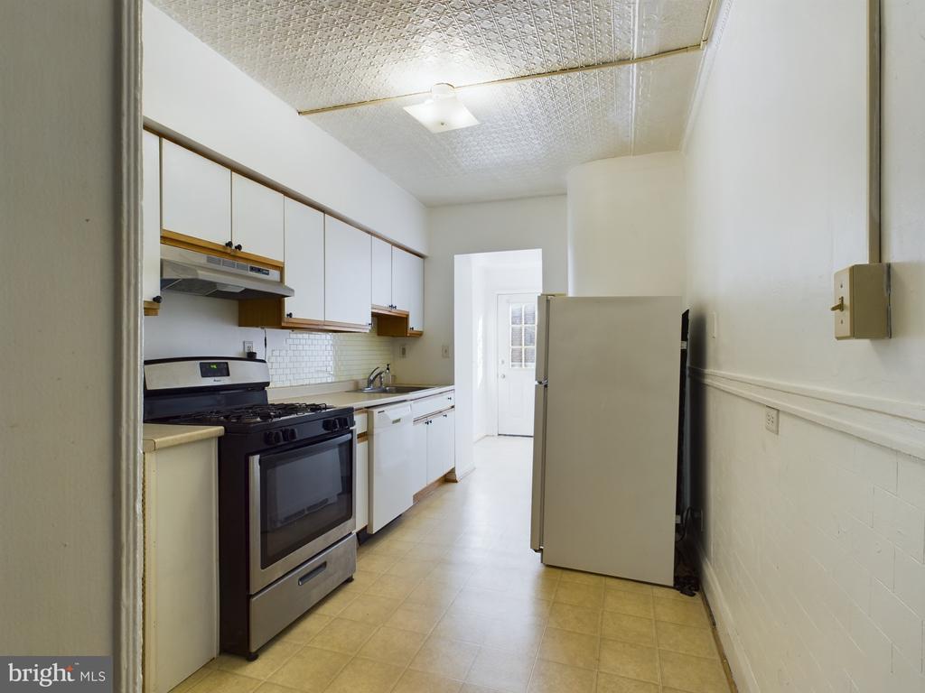 205 E 33RD ST E #2