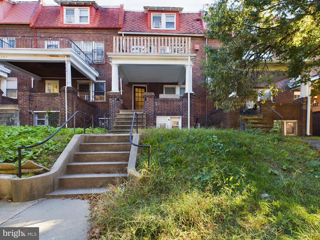 205 E 33RD ST E #2