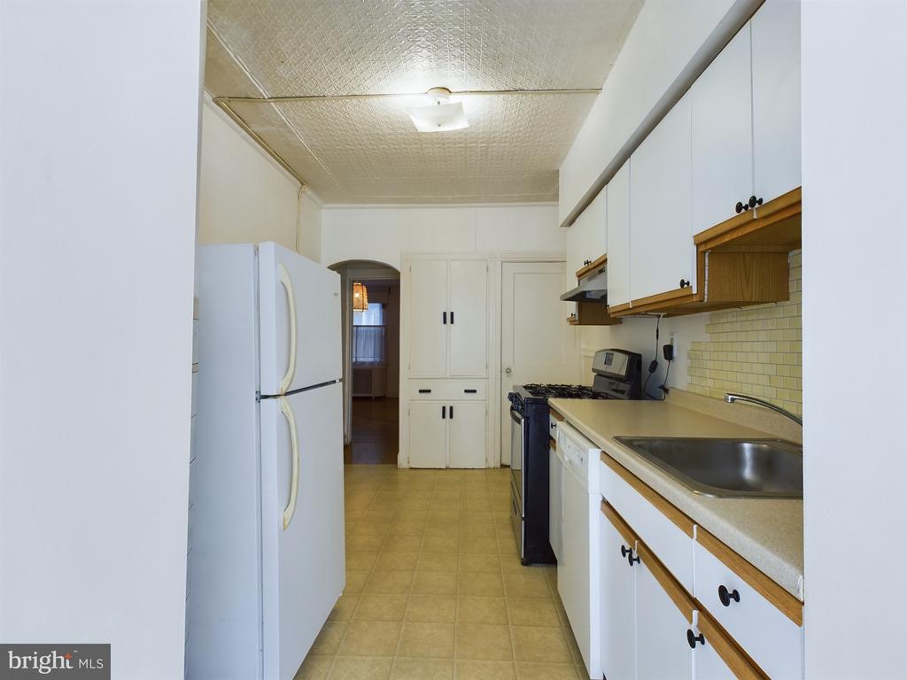 205 E 33RD ST E #2
