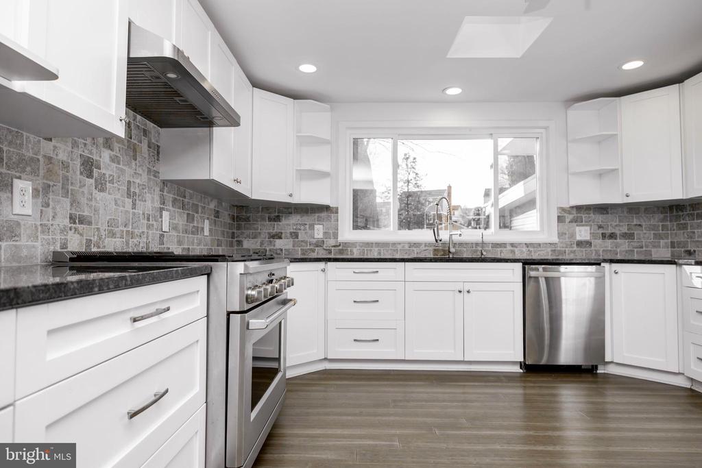 6010 Eastern Pkwy