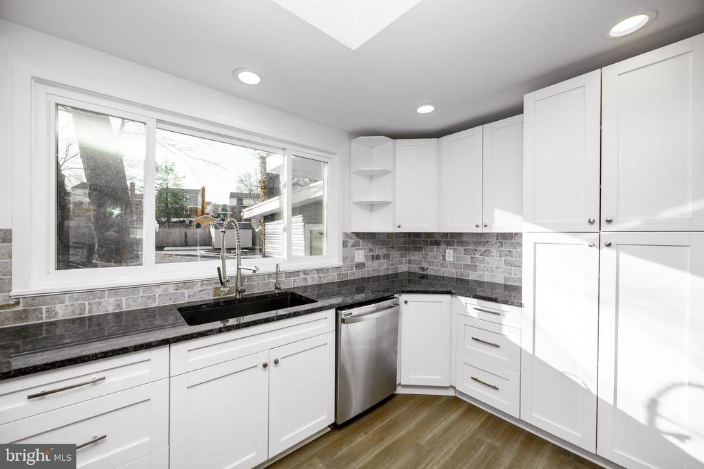 6010 Eastern Pkwy