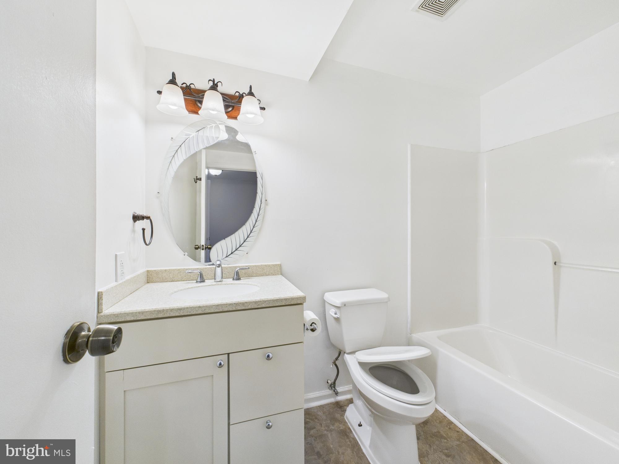 1023 N FULTON AVENUE