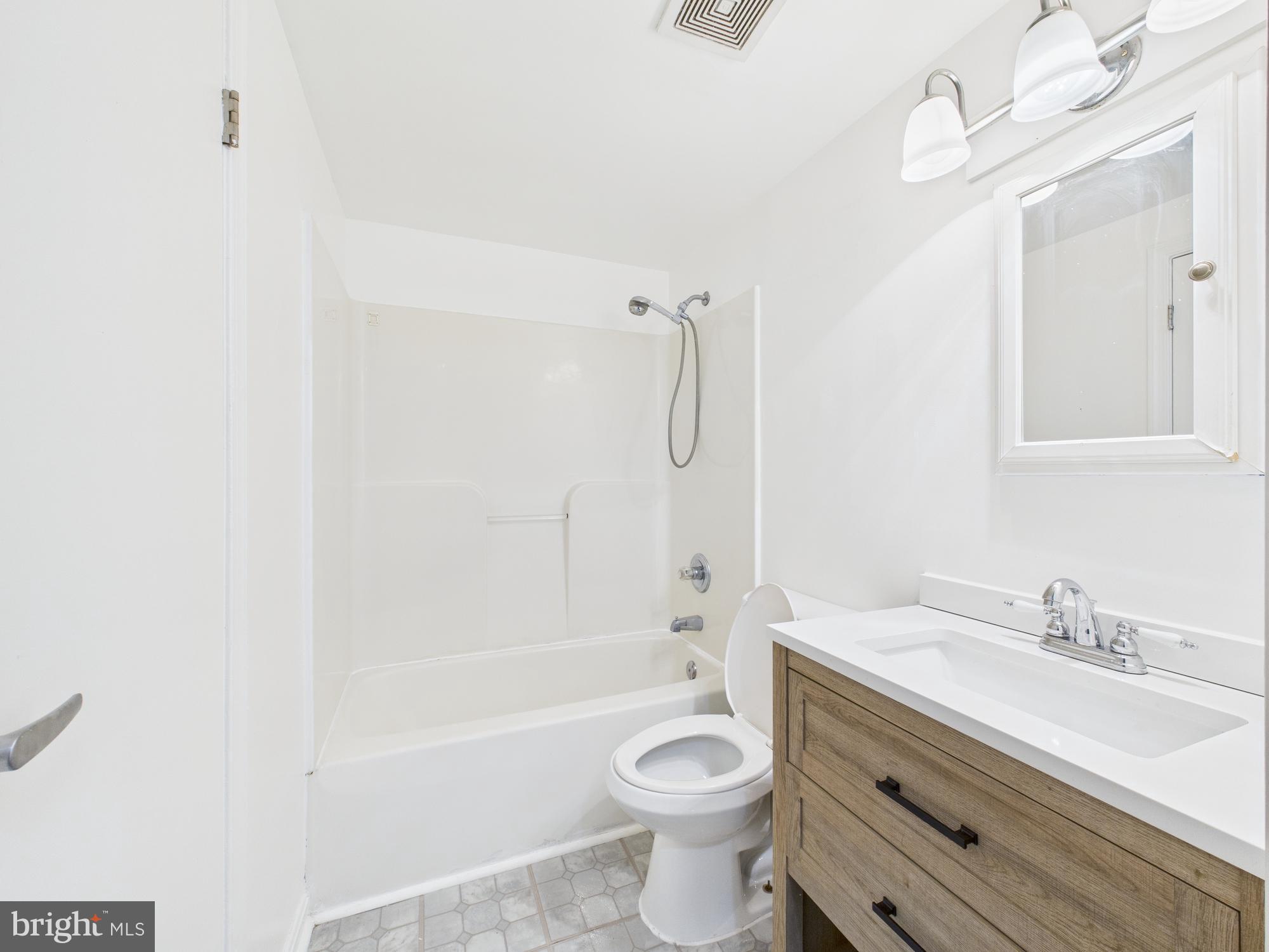 1023 N FULTON AVENUE