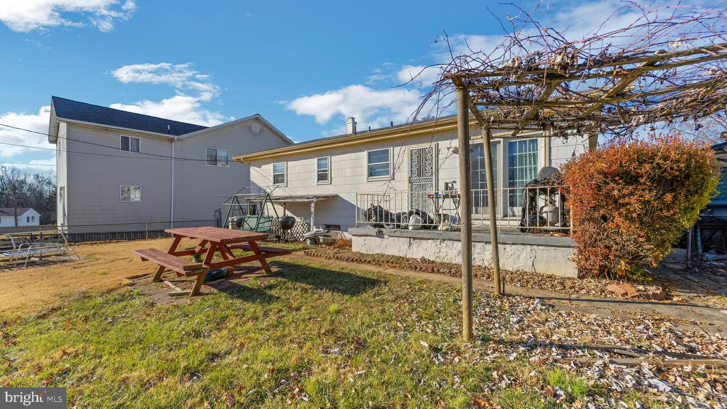 3909 Zurich ROAD