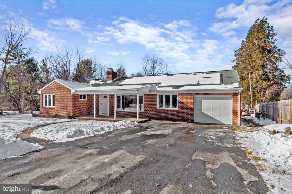 206 Moser Ln