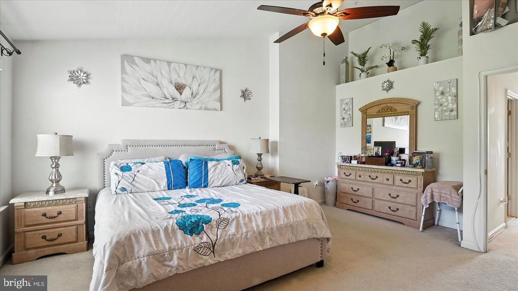 28 BUTTONWOOD COURT