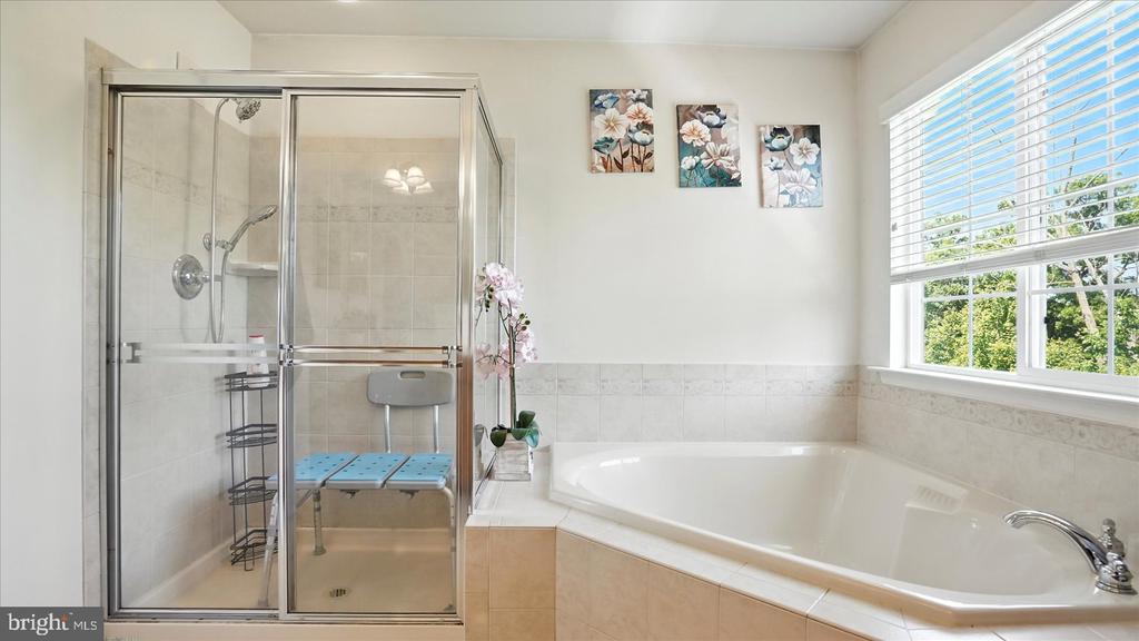 28 BUTTONWOOD COURT