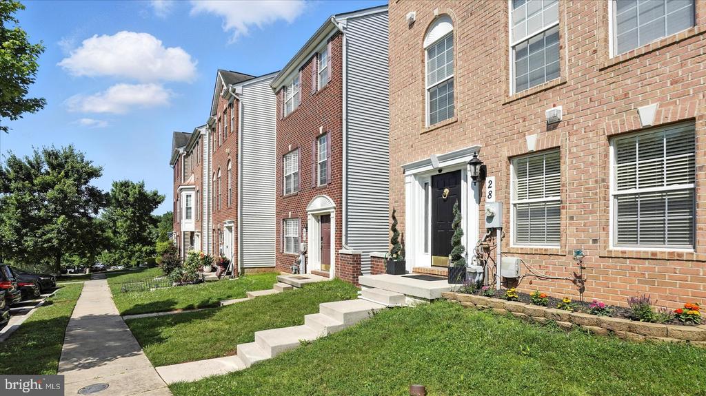 28 BUTTONWOOD COURT