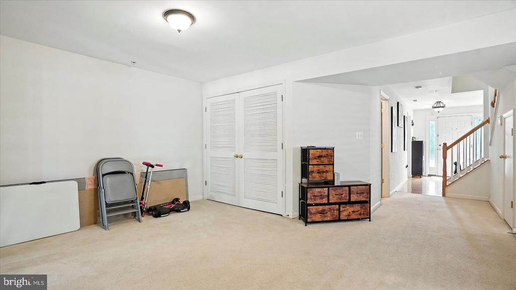 28 BUTTONWOOD COURT