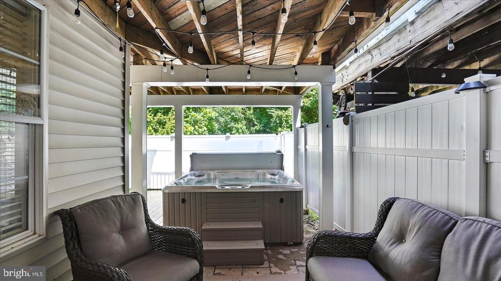 28 BUTTONWOOD COURT