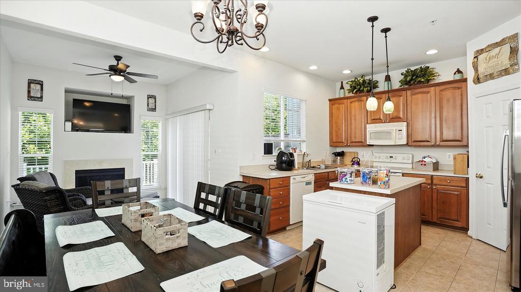 28 BUTTONWOOD COURT