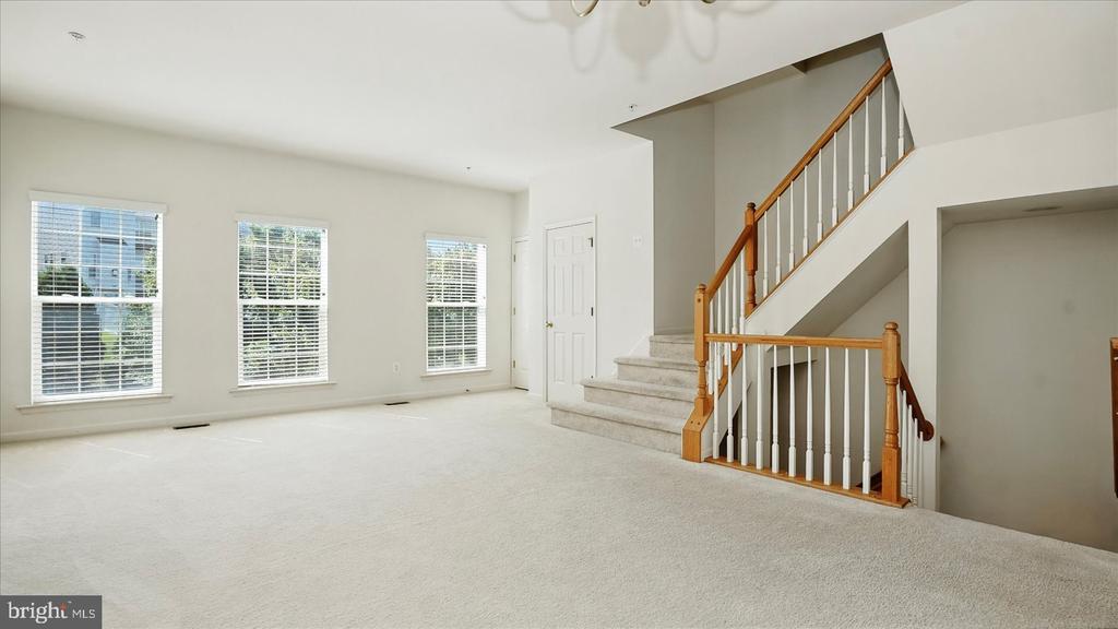 28 BUTTONWOOD COURT