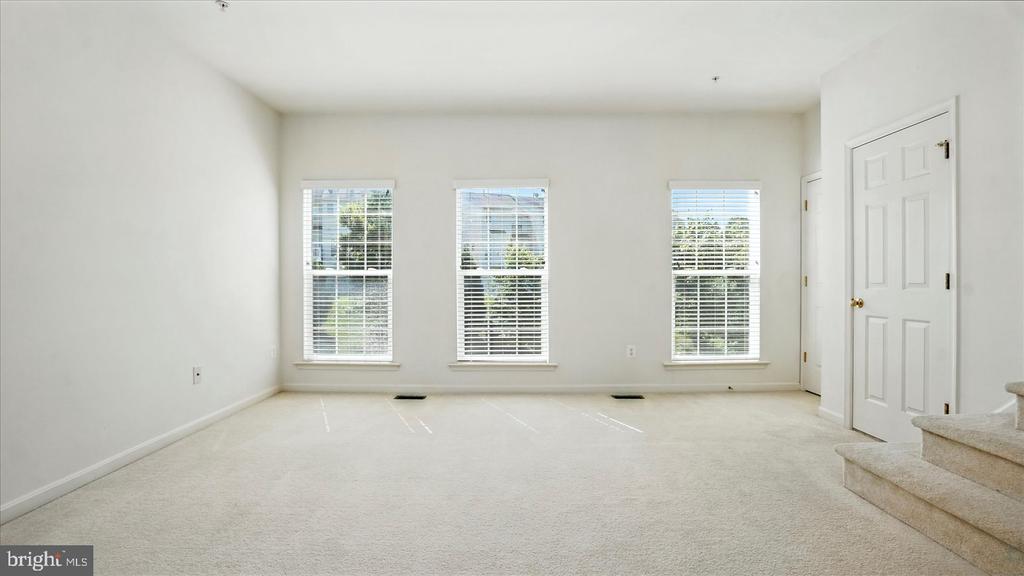 28 BUTTONWOOD COURT