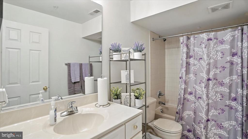 28 BUTTONWOOD COURT