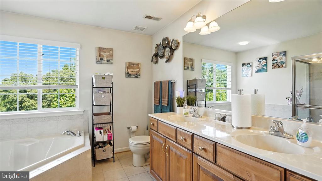 28 BUTTONWOOD COURT