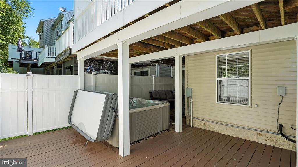 28 BUTTONWOOD COURT