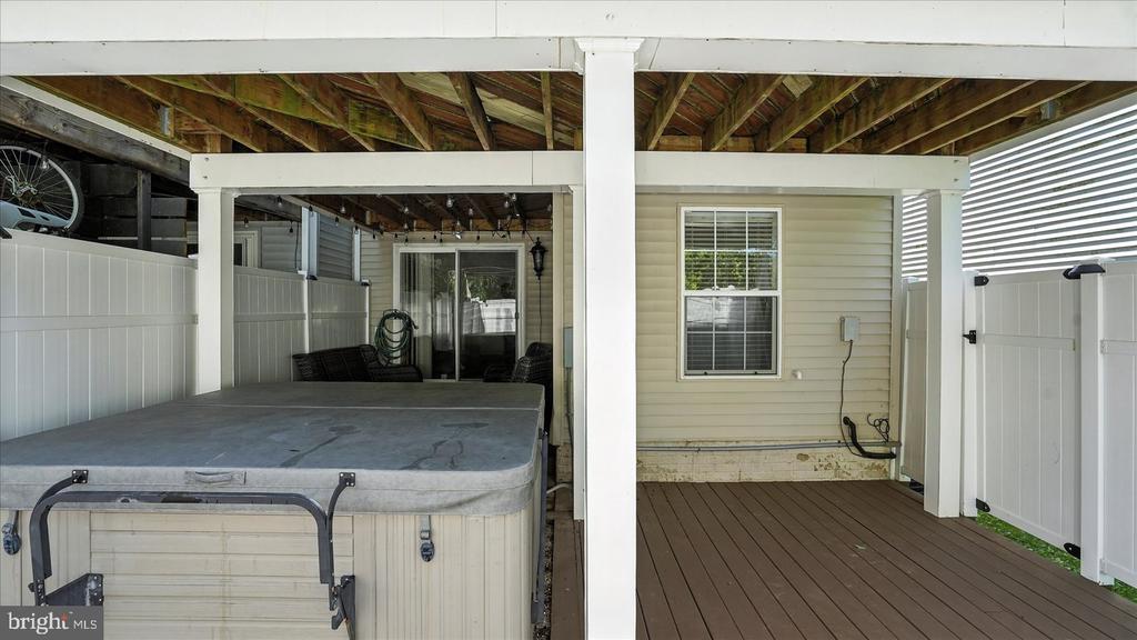 28 BUTTONWOOD COURT