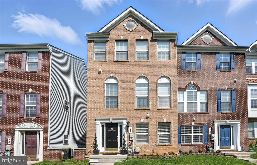 28 BUTTONWOOD COURT