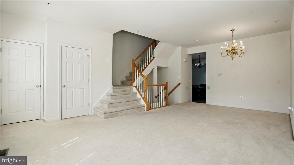 28 BUTTONWOOD COURT