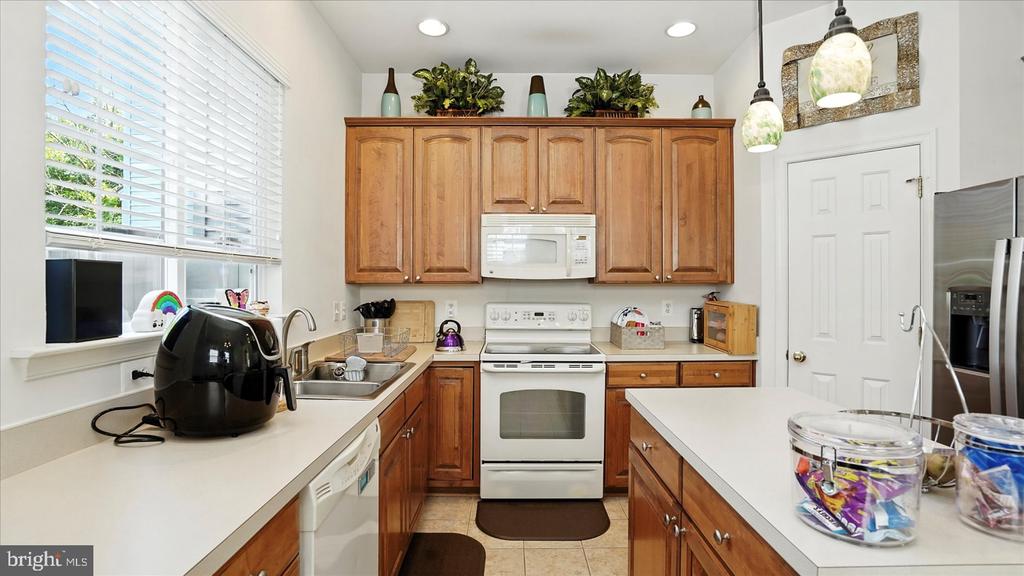28 BUTTONWOOD COURT