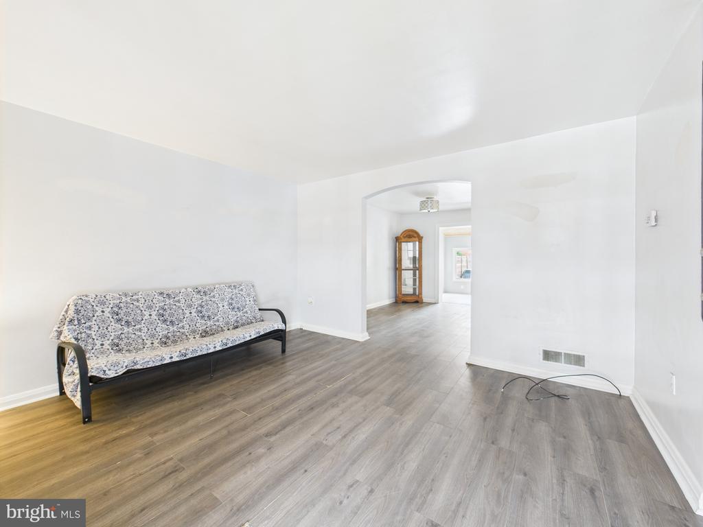 2743 Kirkleigh