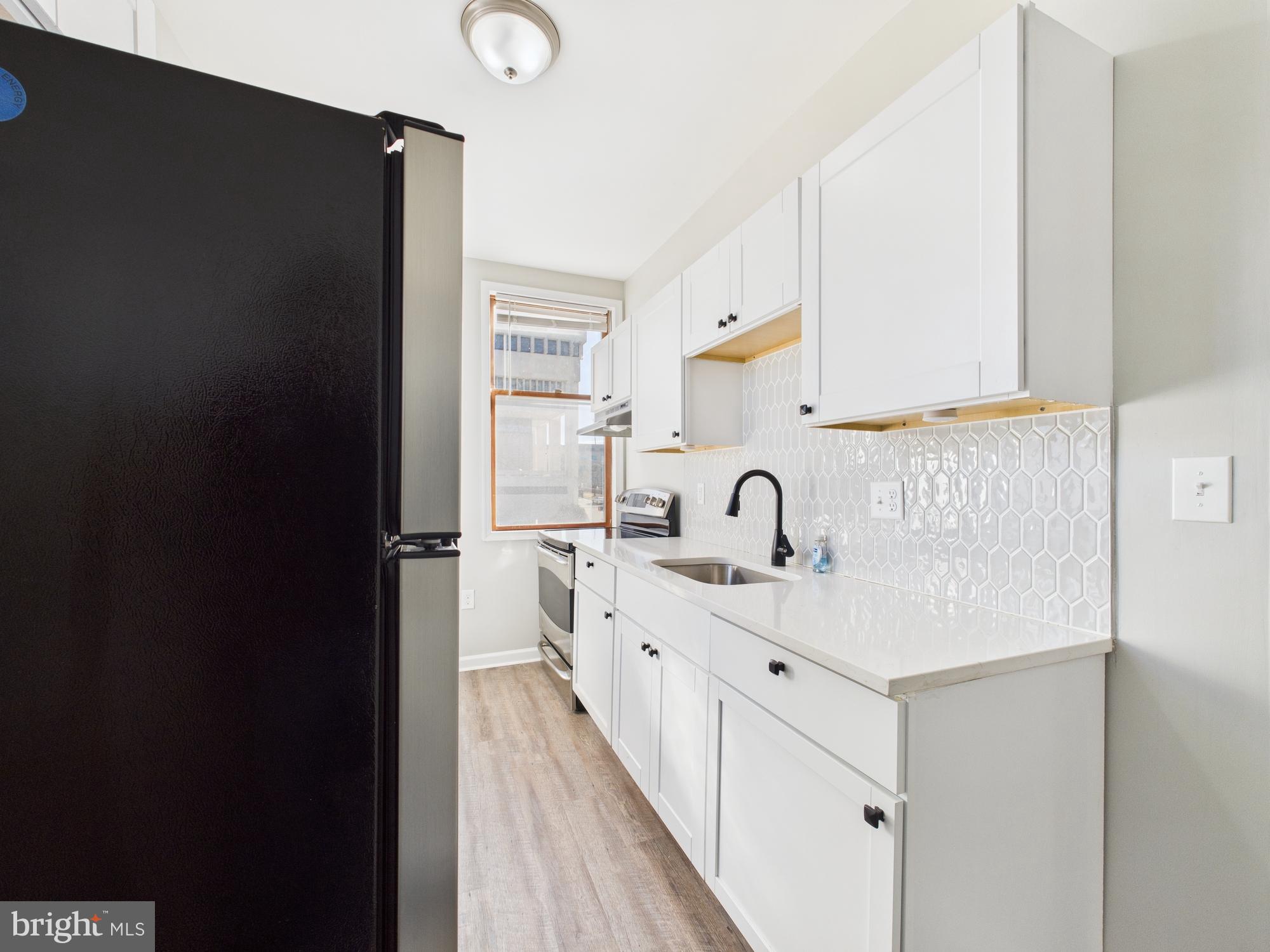 300 W CHESAPEAKE AVENUE W 4