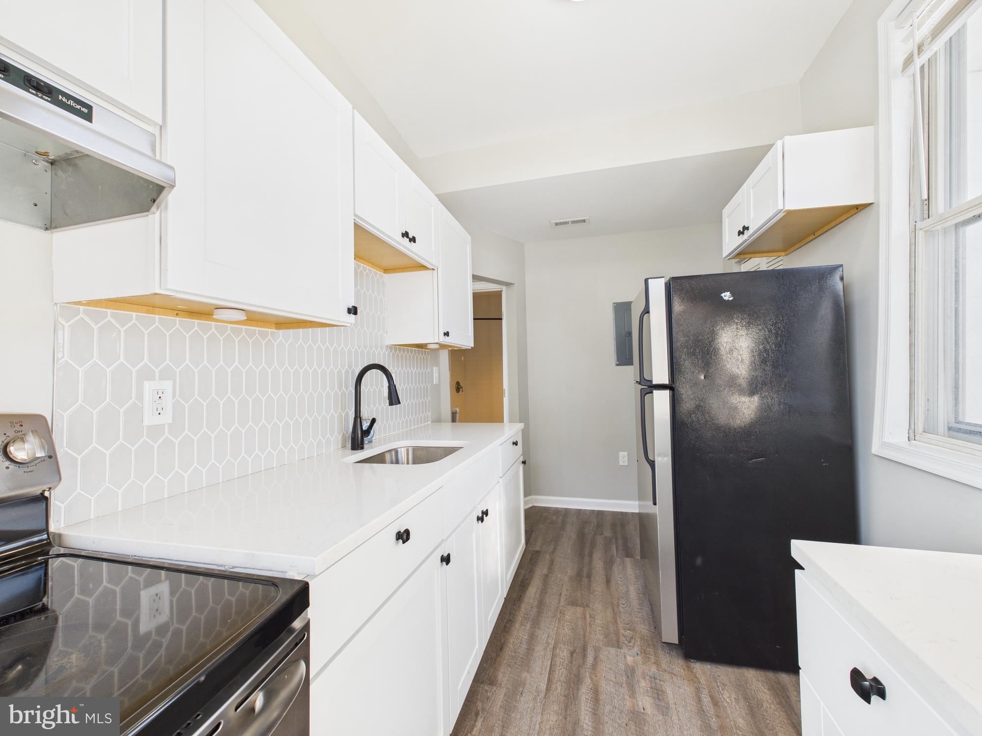 300 W CHESAPEAKE AVENUE W 4