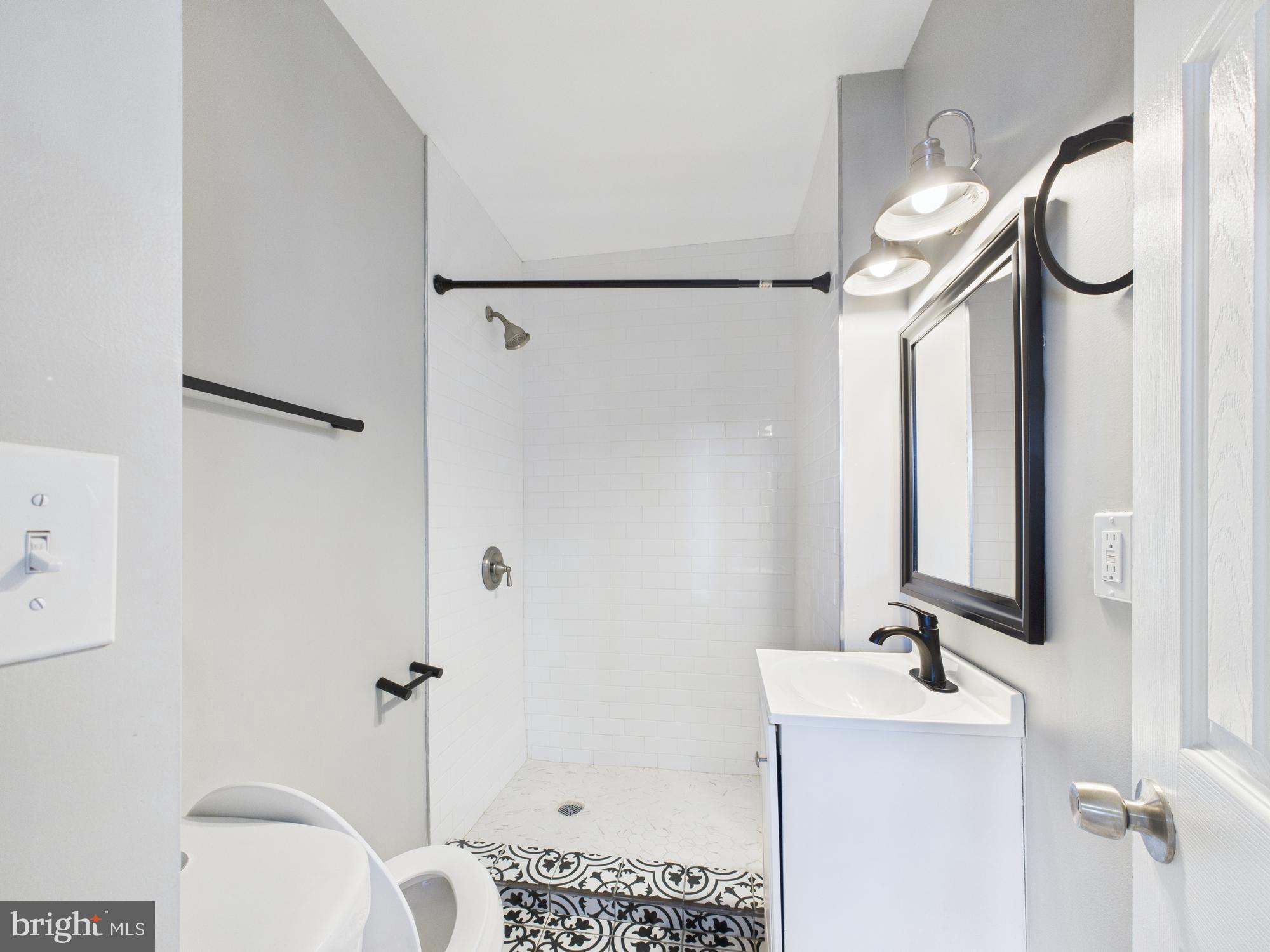 300 W CHESAPEAKE AVENUE W 4