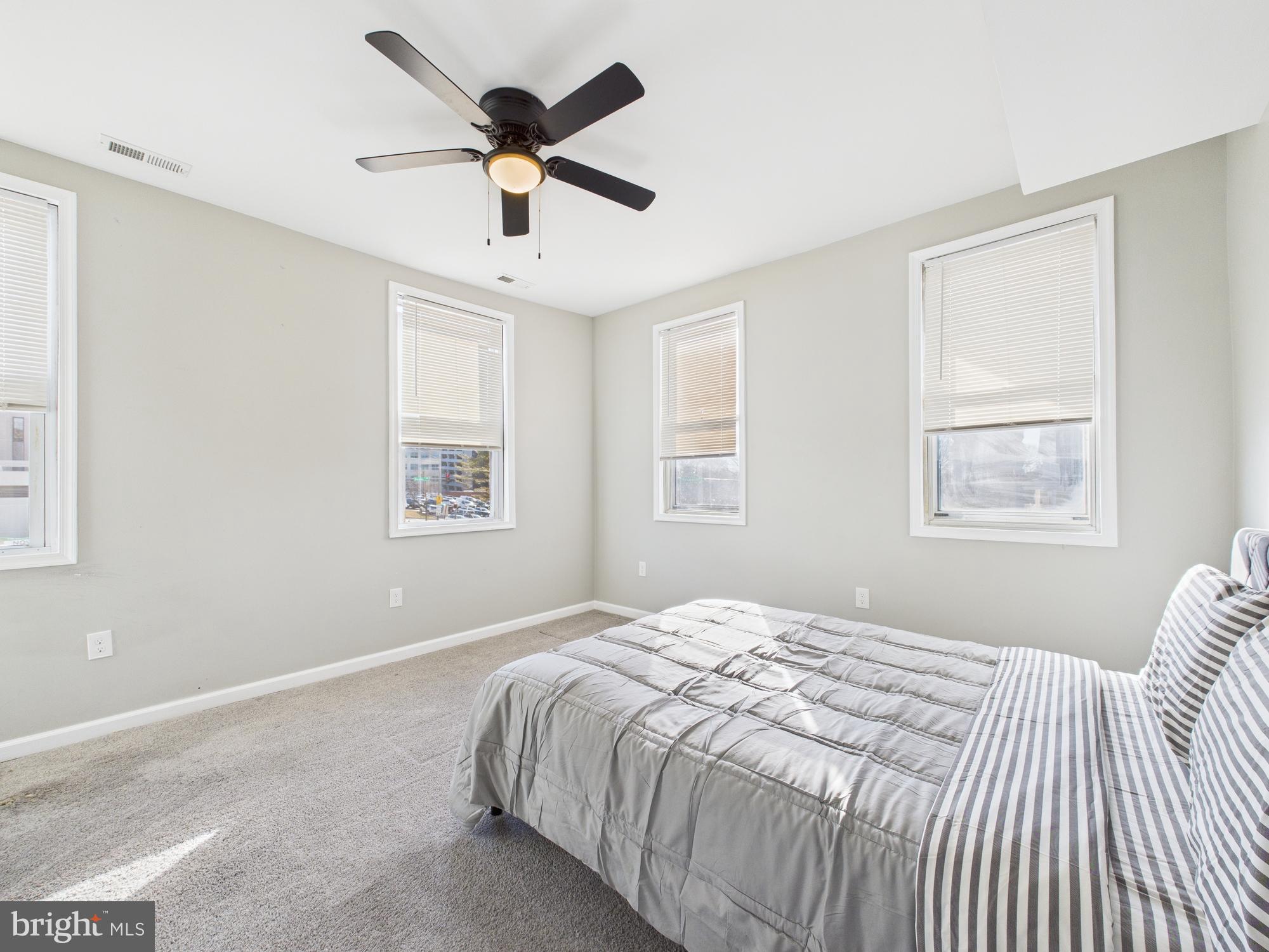 300 W CHESAPEAKE AVENUE W 4