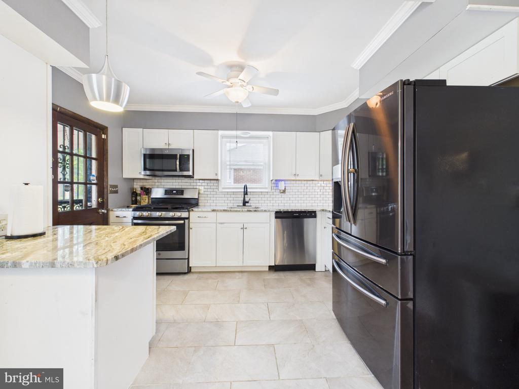 3739 LOCHEARN DRIVE