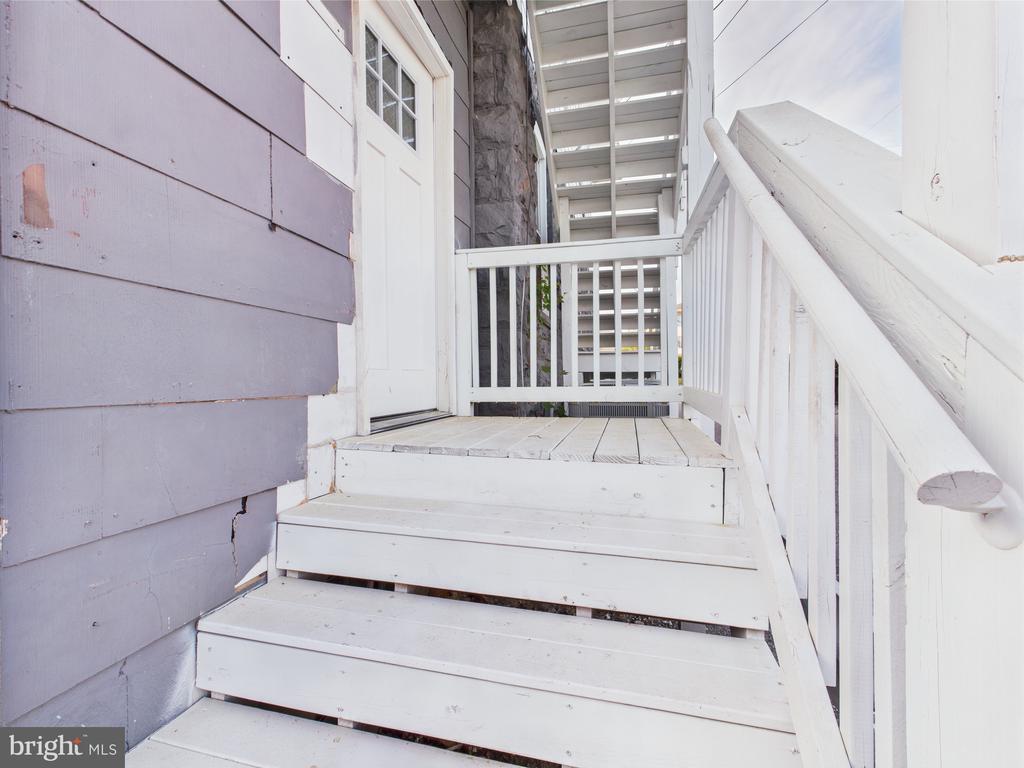 300 W CHESAPEAKE AVENUE Unit: 1