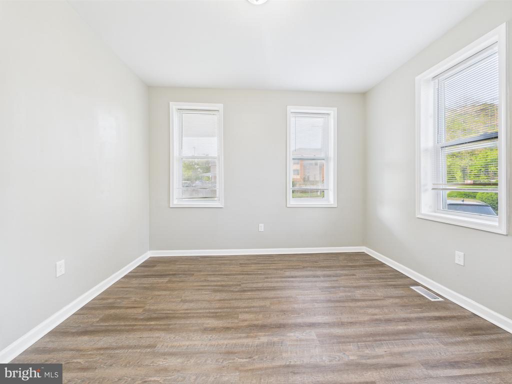300 W CHESAPEAKE AVENUE Unit: 1